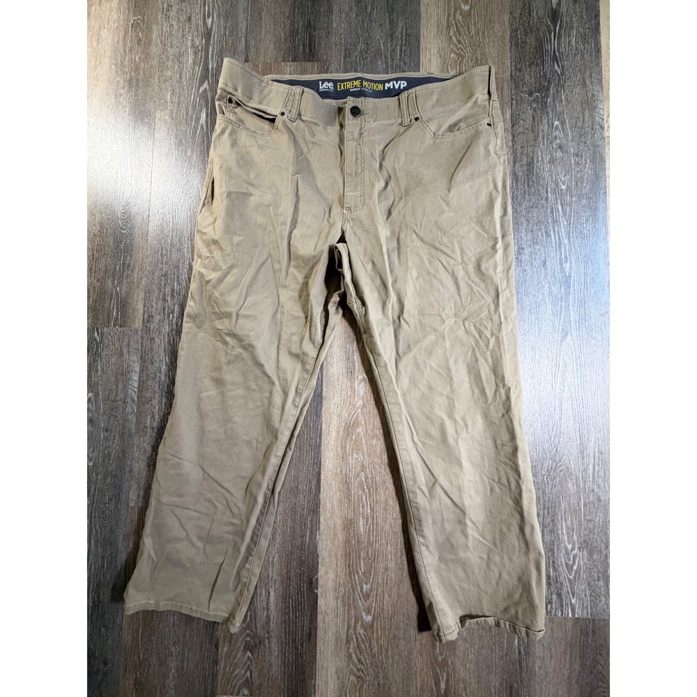 Lee Extreme Motion MVP Pants Mens 46x30 Khaki Relaxed Straight Leg 5526